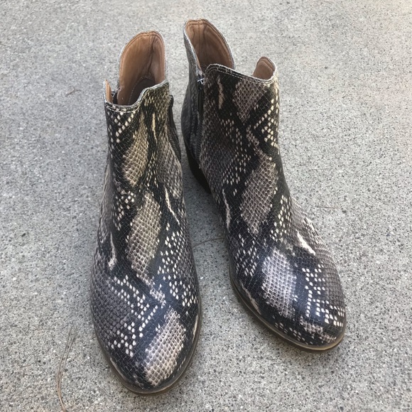 Lucky ™ snakeskin boots - Picture 4 of 5